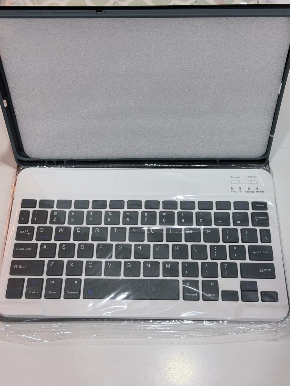 Smart Keyboard & Case - Picture 4 of 4